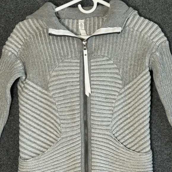 Lululemon Embrace Full Zip Hoodie Scuba Sweater -Gray - Women's Size 4 - EUC!!!! - Picture 3 of 16